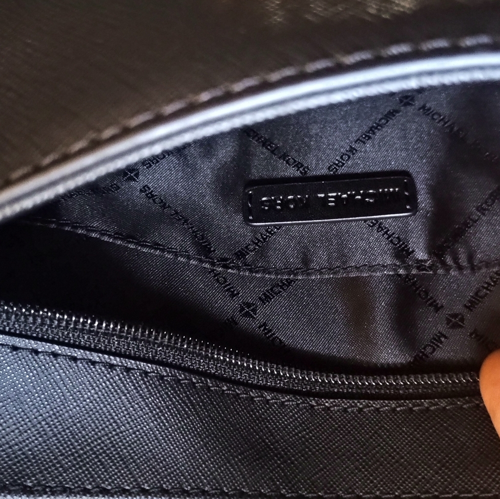 Michael Kors Jet Set Travel messenger bag - Picture 2 of 13